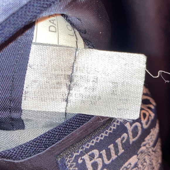 BURBERRY 💯 Wool Navy Blazer with Gold logo buttons SZ: 44R - Picture 14 of 16